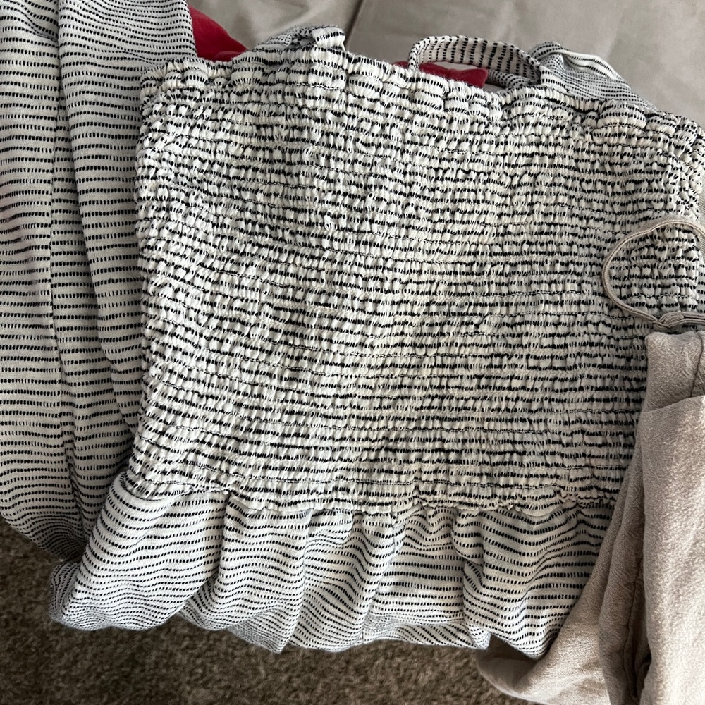 Lot of 5 Women’s Old Navy Rompers & Casual Dresses- Medium or Petite Med. Cotton - Picture 3 of 10
